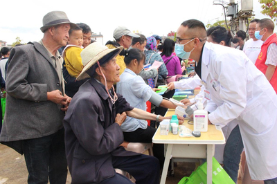 红河州泸西县卫生健康局开展2021年全国科普日宣传服务活动